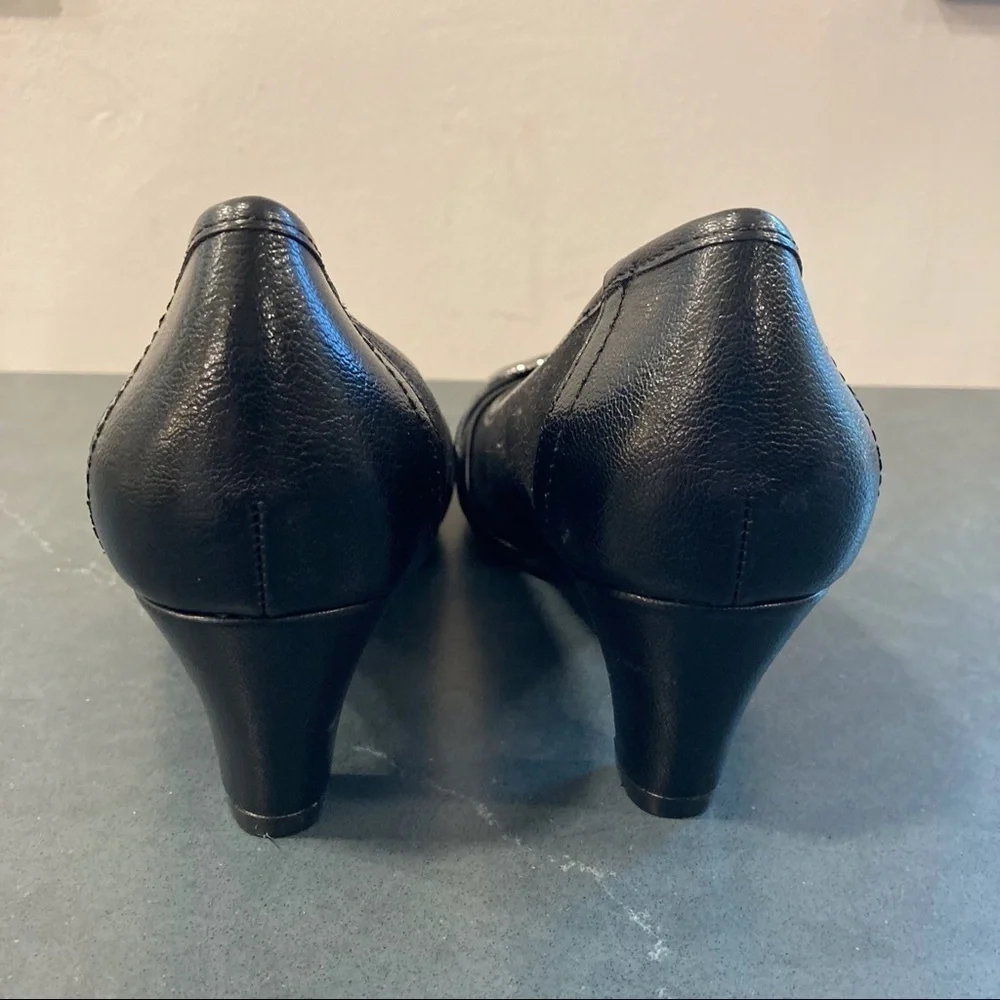 Andiamo sz 9.5 Belle black vegan leather buckle accent heels